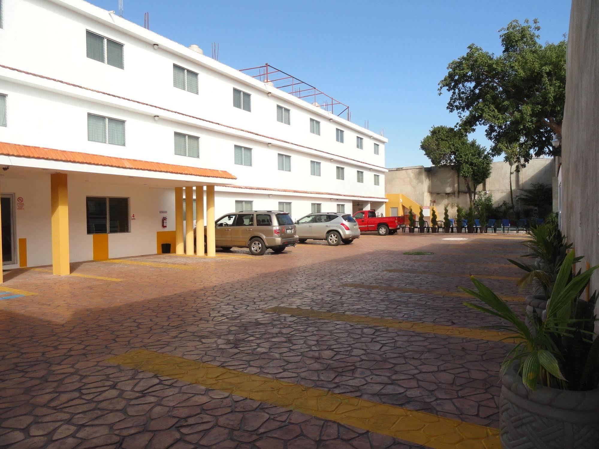 Hotel Las Dalias Inn เมริดา ภายนอก รูปภาพ